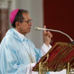 ¿Qué le pido, monseñor?