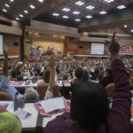 Fuera de la revolución nada, dentro de la revolución menos